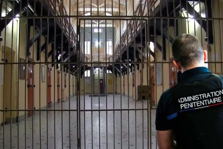 Qu’est-ce qu’un mandat de dépôt à effet différé ?